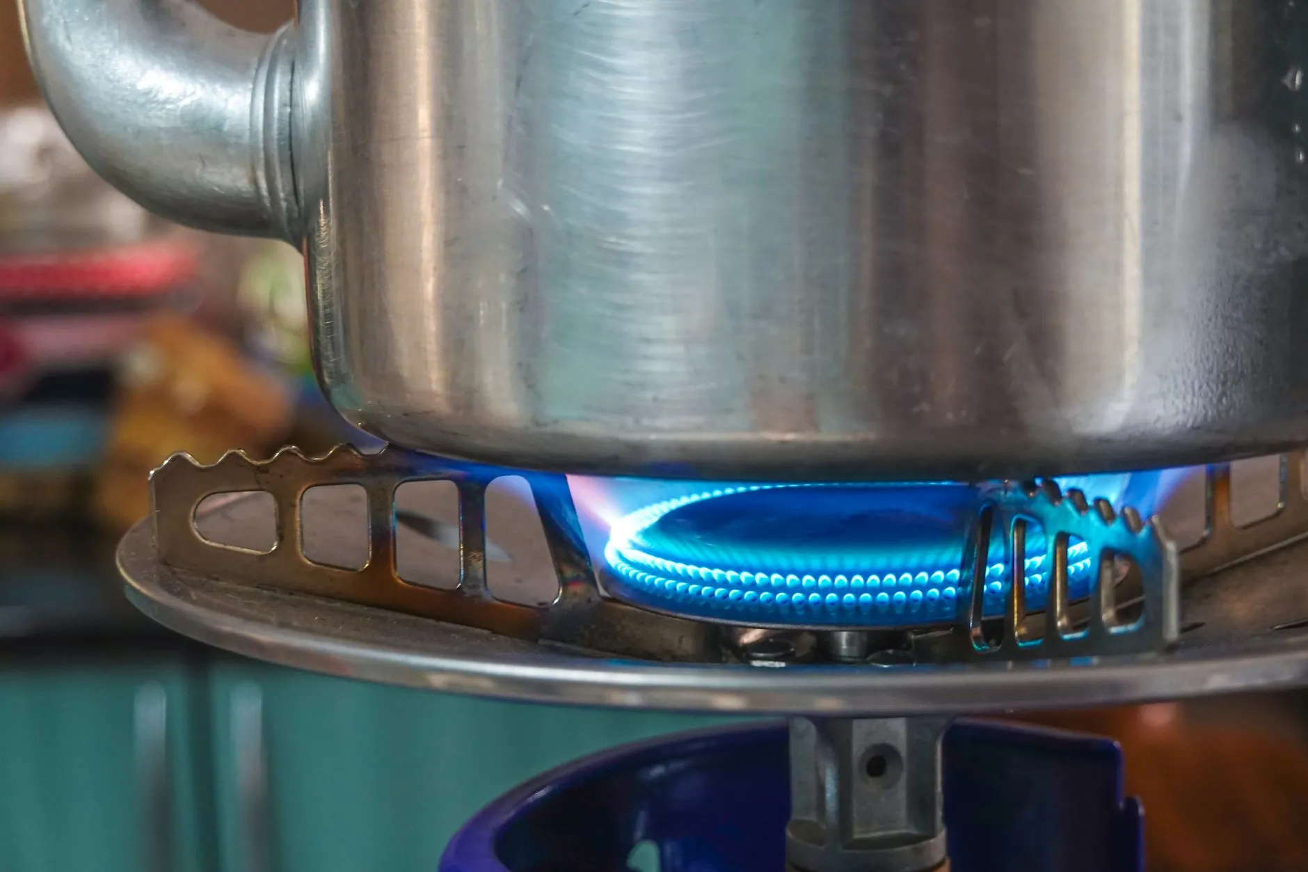 无人叉车在智能仓储中的调度策略与效率提升方案