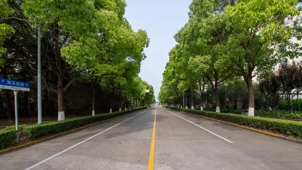 AGV无人叉车在智能工厂物料流转中的典型应用场景