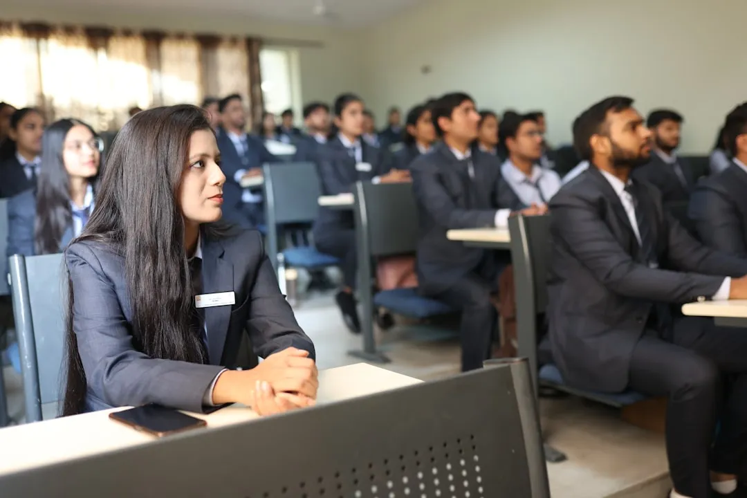 上海易樊科技AGV搬运车与无人叉车在工厂物流中的应用优势对比